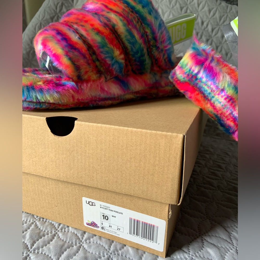 NWT UGG Sz 10 Fluff Yeah Pixelate